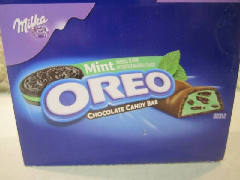 lot 286 image: Box of 24 Mint Oreo Chocolate Candy...