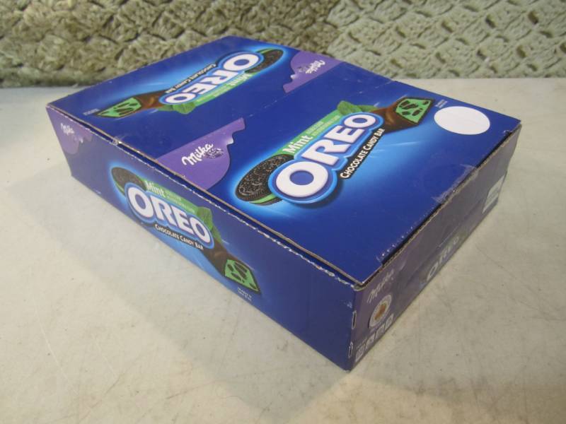 lot 287 image: Box of 24 Mint Oreo Chocolate Candy...