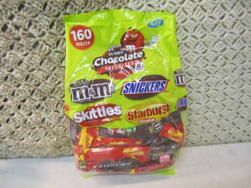lot 291 image: Large Bag of Mixed Candy Best by Fe...