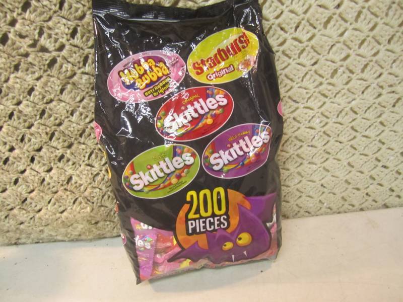 lot 295 image: Large Bag of Mixed Candy Best by Ap...