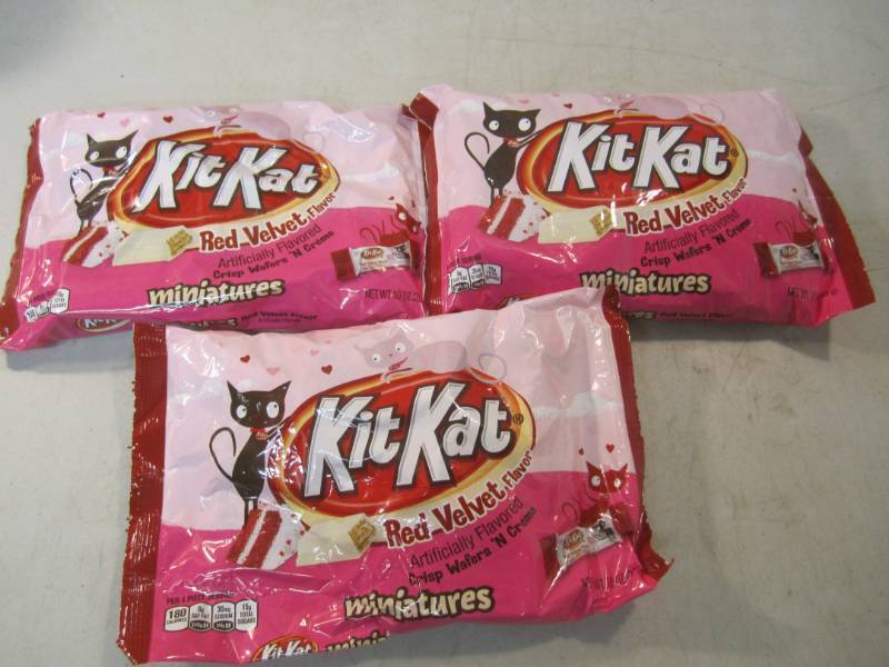 lot 296 image: 3 Bags of Kit Kat Red Velvet Miniat...