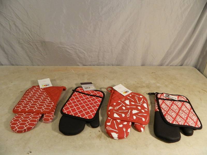 4 New Red Oven Mitt Sets