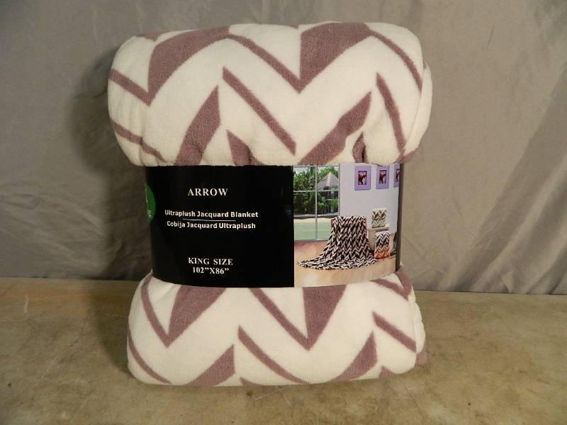 New King Sized Arrow Blanket