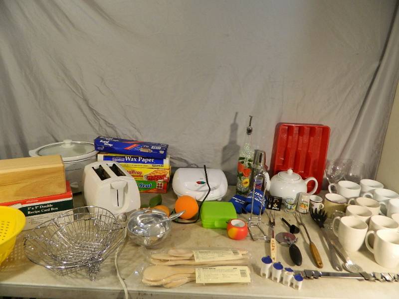 New The Pampered Chef and Kitchen Items