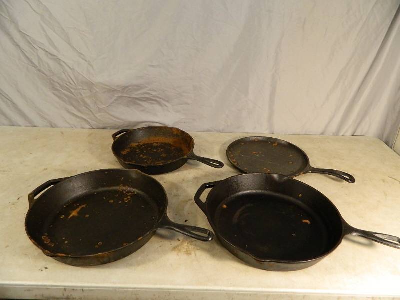 4 Lodge Cast Iron Pans