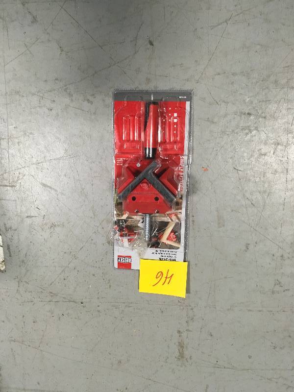 lot 46 image: Bessey 90-Degree Angle Clamp in good conditions