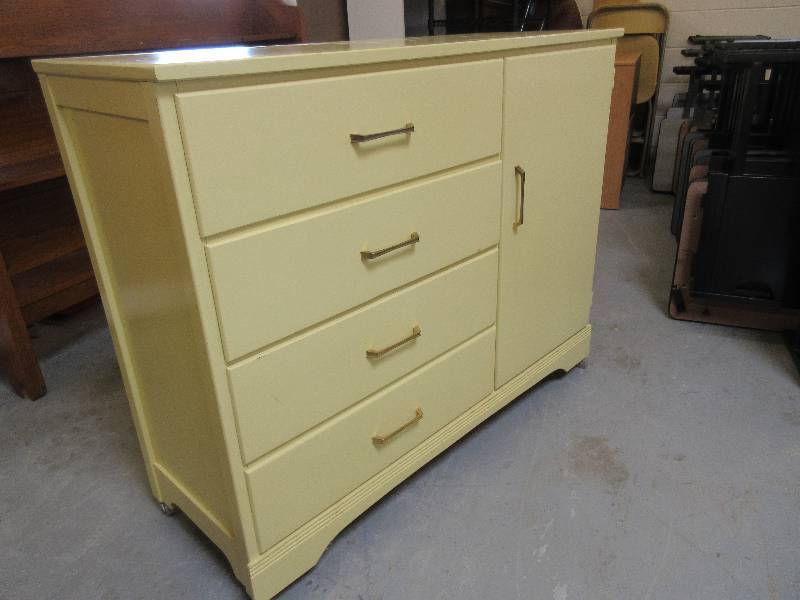 lot 111 image: CHILDRENS WARDROBE CHEST