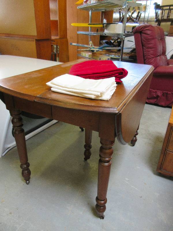 lot 118 image: WALNUT DROP LEAF TABLE