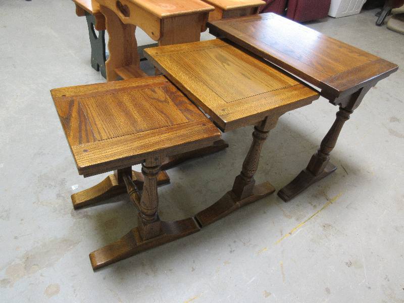 lot 120 image: OAK NESTING TABLES