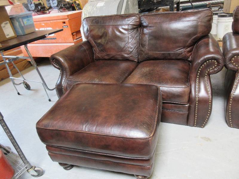 lot 133 image: BROWN LEATHER LOVESEAT AND OTTOMAN