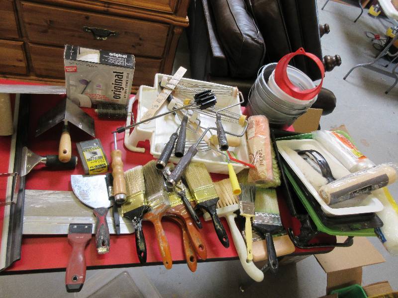 lot 146 image: PAINTING SUPPLIES AND DRYWALL TOOLS
