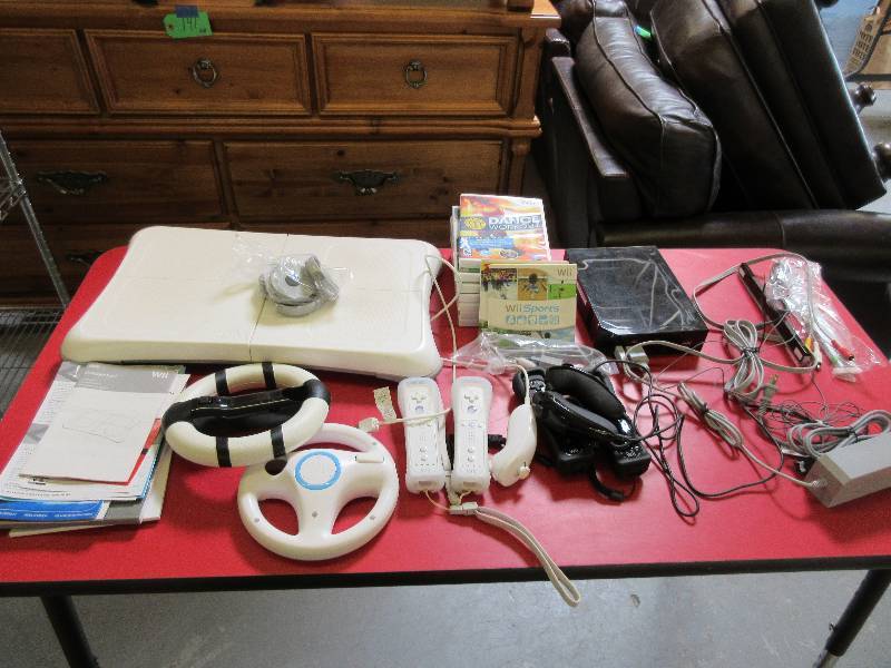 lot 160 image: ENTIRE WII SYSTEM WITH ACCESSORIES AND CDS