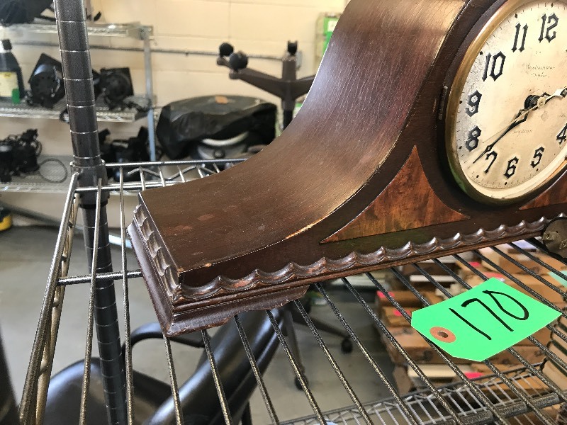 lot 170 image: 120V MANTLE CLOCK