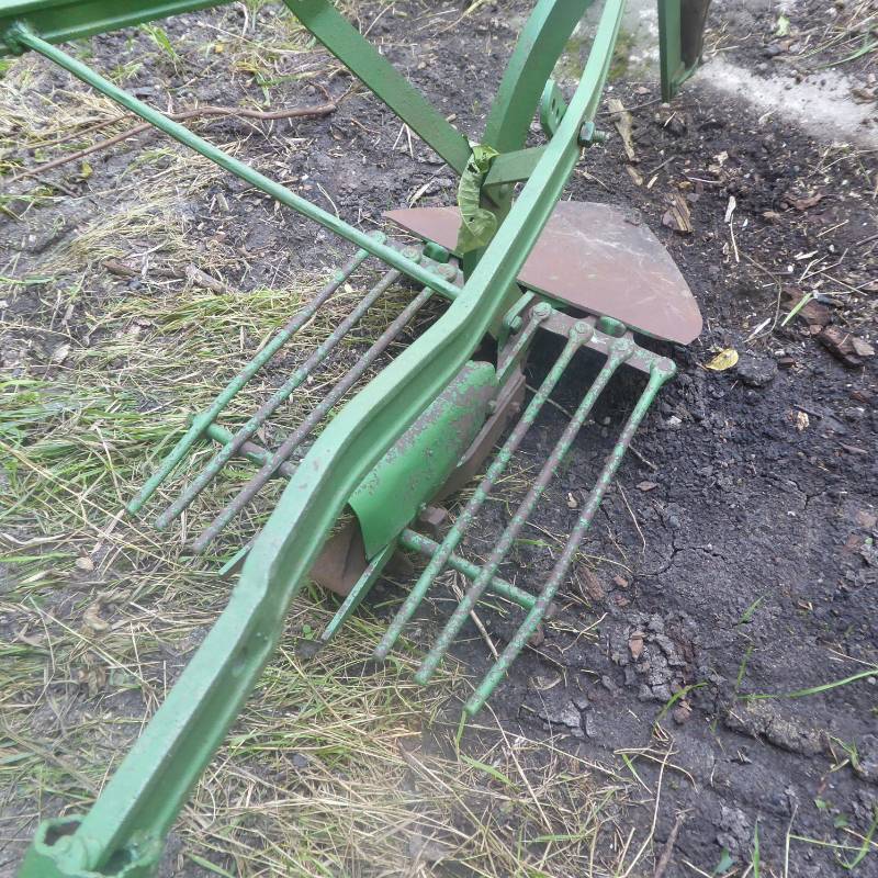 lot 4 image: Vintage Potato Plow