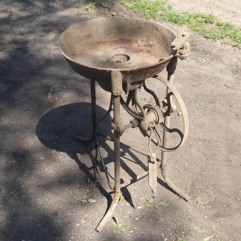 lot 21 image: Antique Iron Forge