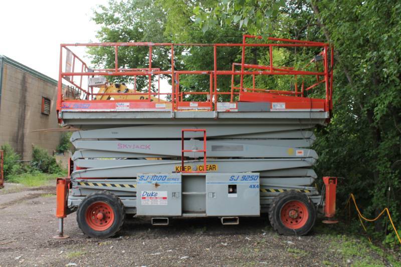 Sky Jack SJ 9250 Rough Terran Scissors Lift