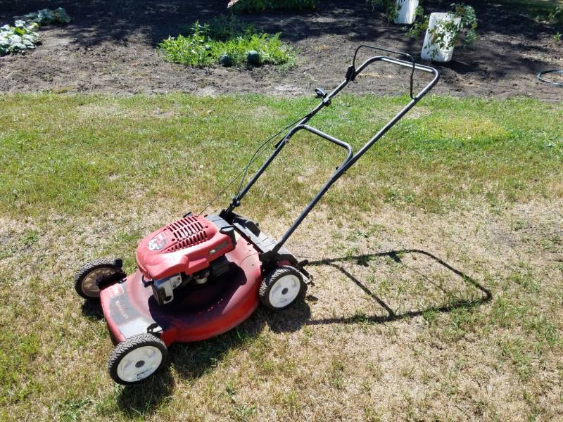 lot 19 image: Toro 4 stroke push lawn mower