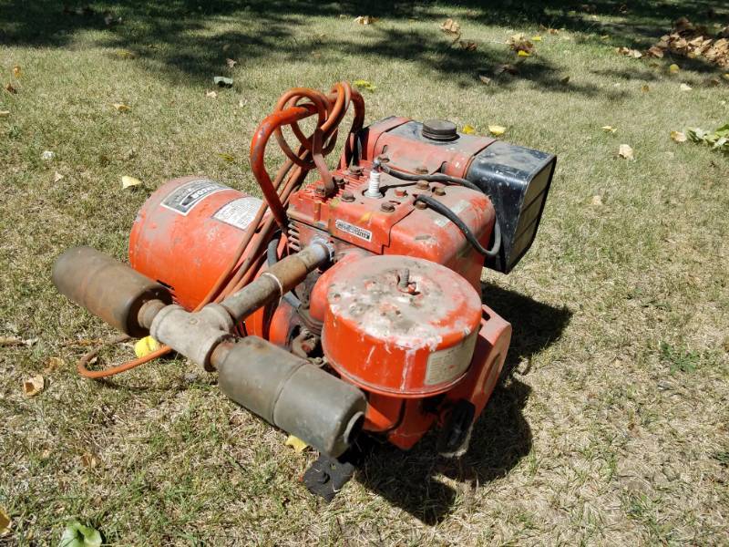 lot 21 image: 3000 Watt Pincer Generator & 7 H.P Motor