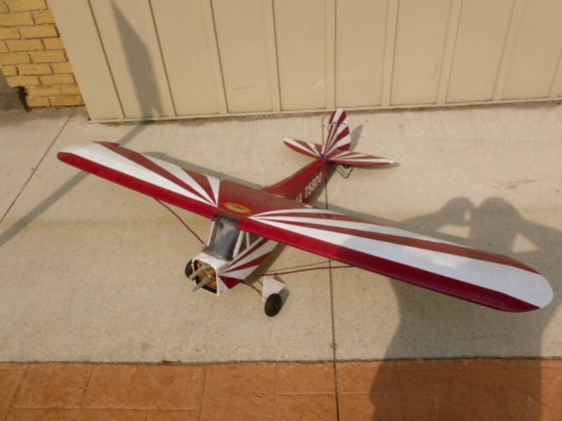 lot 1 image: Airplane