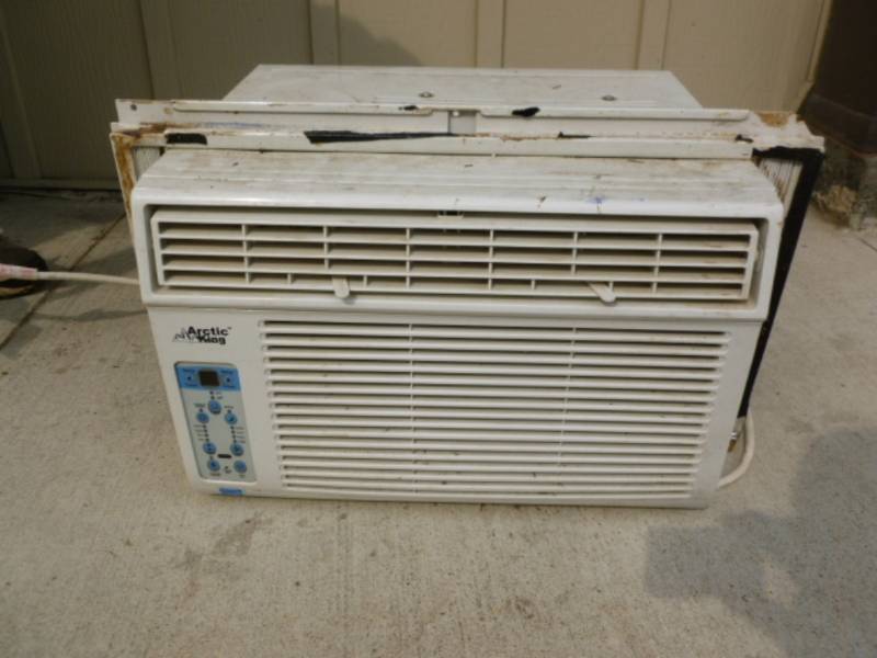 lot 4 image: Air Conditioner