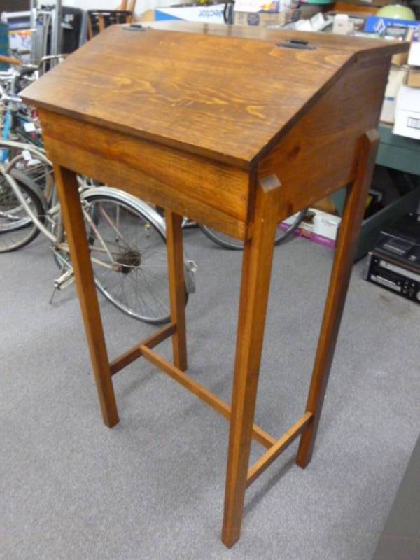 lot 15 image: Preachers Pulpit