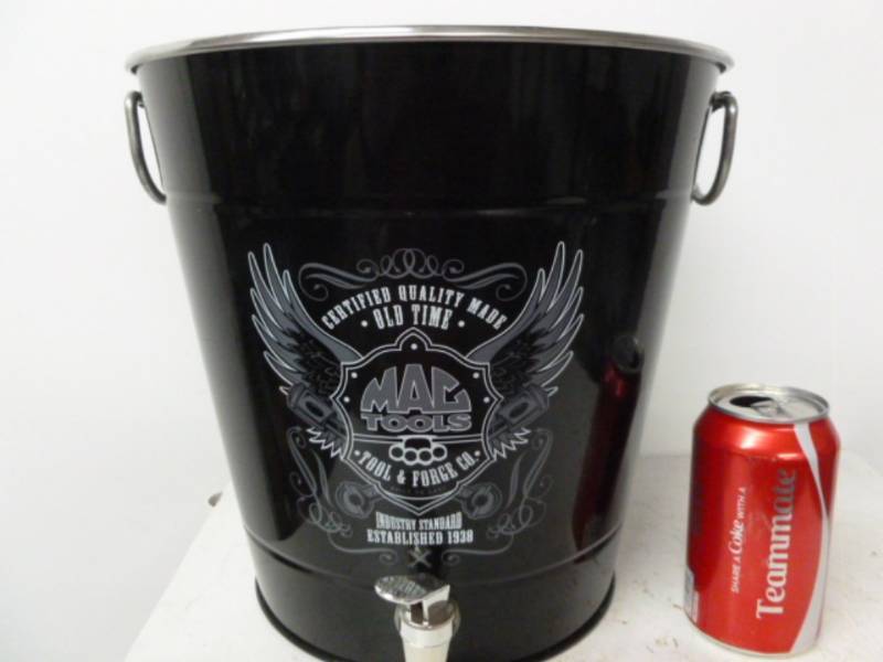 lot 38 image: Beverage Pail