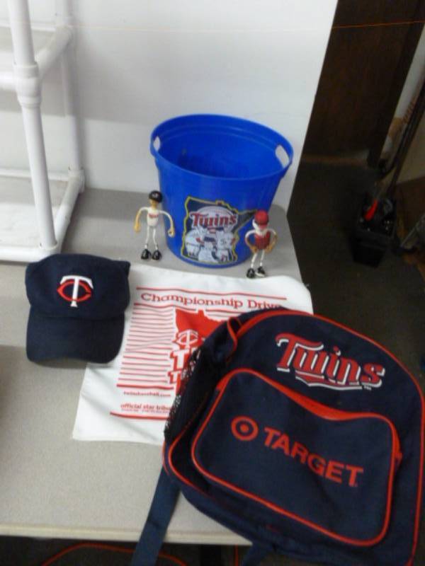 lot 45 image: Minnesota Twins Collectibles