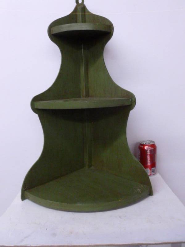 lot 58 image: Vintage Corner Shelf