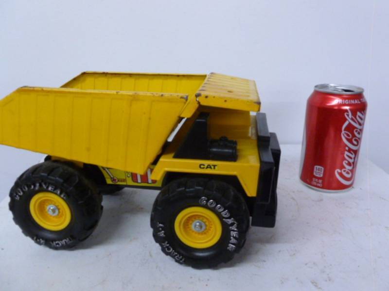 lot 79 image: Metal Truck