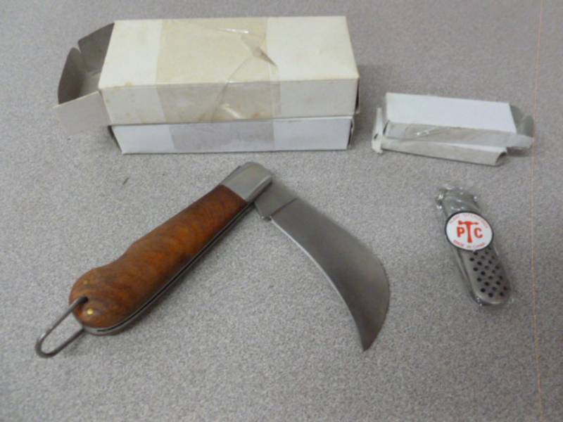 lot 105 image: New Knives