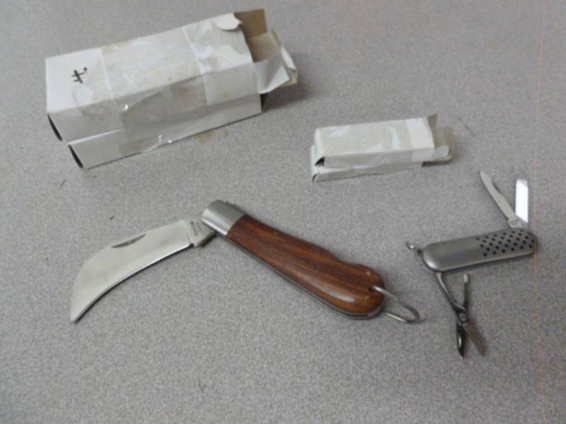 lot 106 image: New Knives