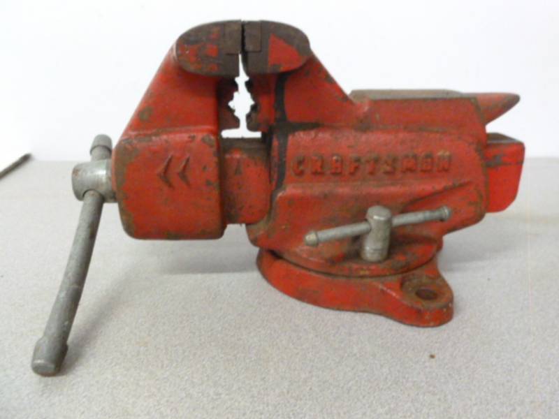 lot 135 image: Bench Vise