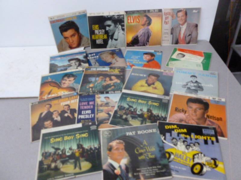 lot 141 image: Vintage 45s Records