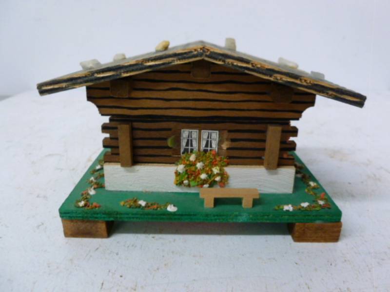 lot 151 image: Vintage Music Box