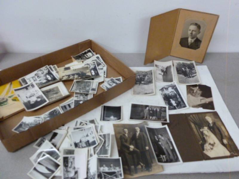 lot 161 image: Vintage Black & White Pictures