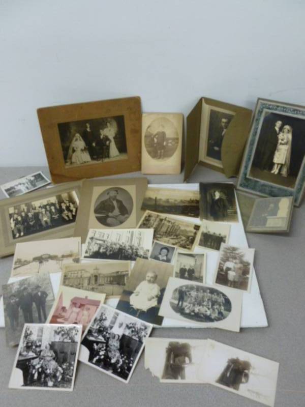 lot 162 image: Vintage Black & White Pictures