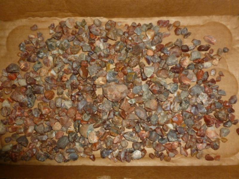 lot 176 image: Agates