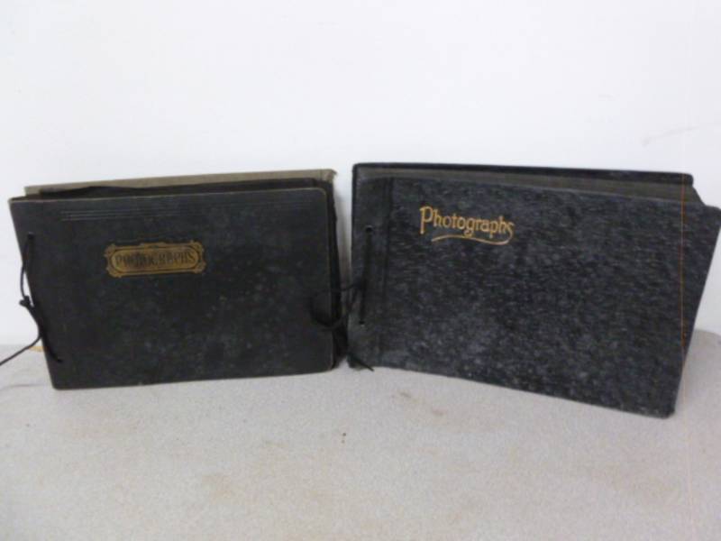 lot 188 image: Vintage Black & White Pictures