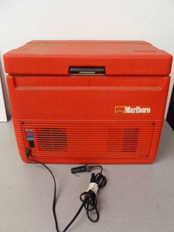 lot 190 image: Marlboro 12v. Cooler
