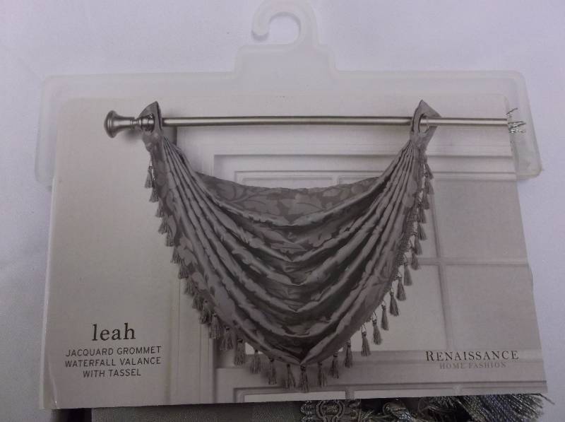 WINDOW VALANCE