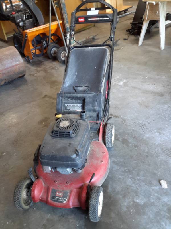 lot 35 image: Toro Lawn Mower