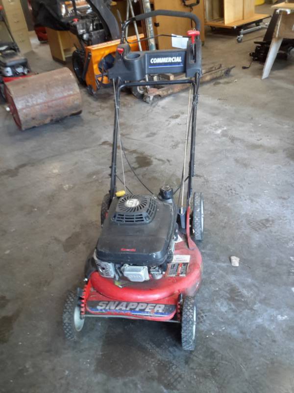lot 34 image: Snapper Commercial Lawn Mower