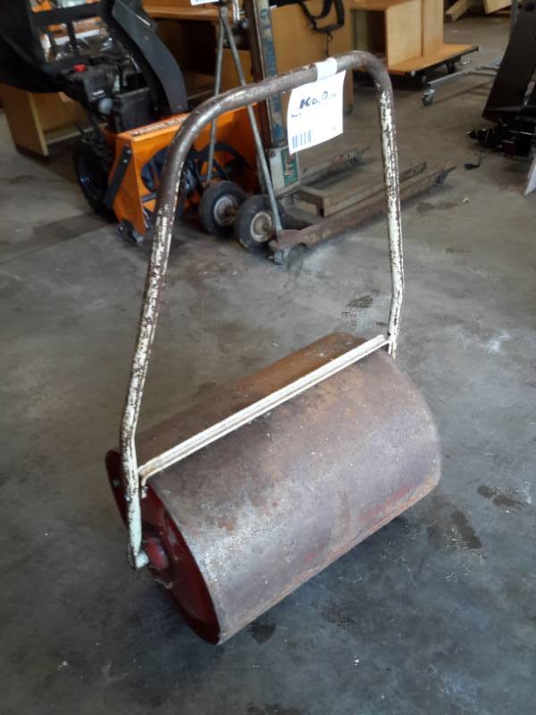 lot 38 image: Sand Filled Lawn Roller
