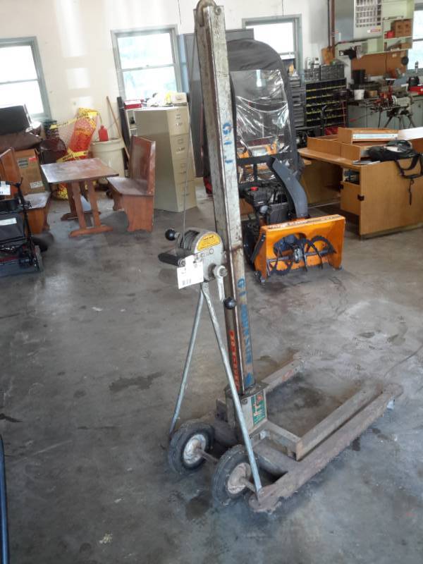 lot 39 image: Vermette 512 Lift