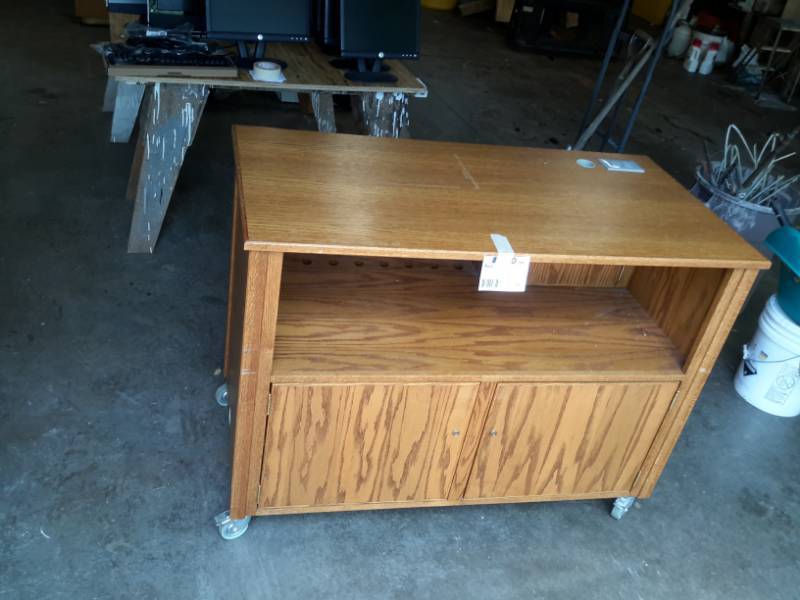 lot 46 image: Rolling Wooden Desk