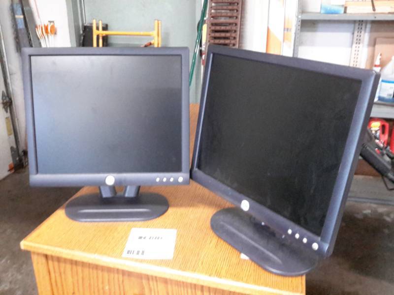 lot 50 image: 2 Dell Monitors