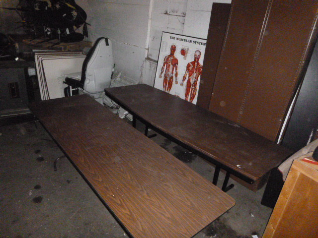lot 7 image: 2 Folding Tables