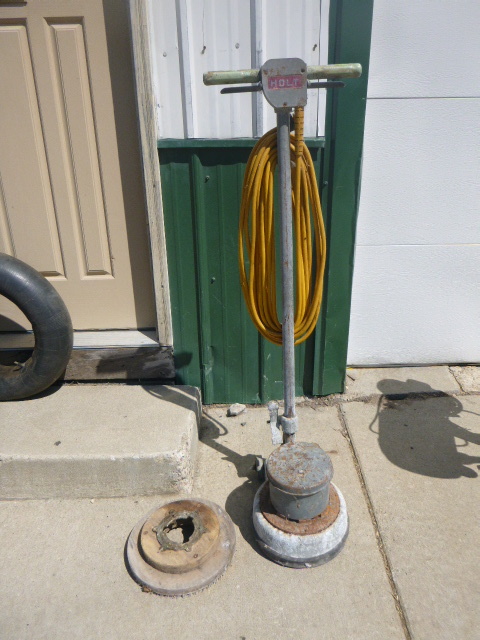 lot 12 image: Holt Electric Scrubber