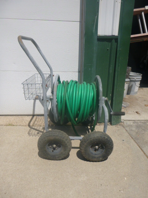 lot 18 image: Hose Reel with Hose