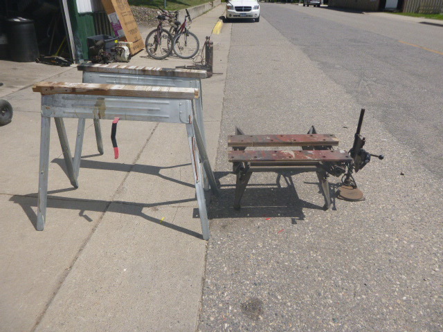 lot 22 image: 3 Garage Items
